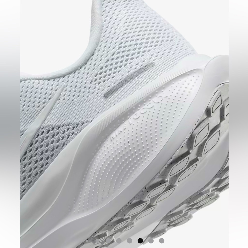 NIB Women’s Nike Air Zoom Pegasus 41 Size 9 White/Silver - Picture 8 of 10